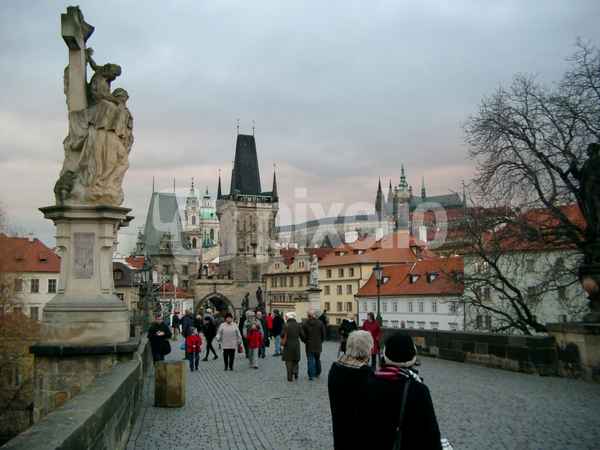 Karlsbrücke Richtung Hradschin