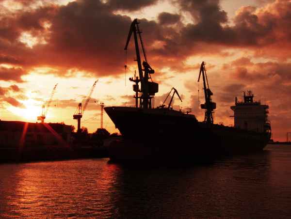 Sonnenuntergang im Hafen