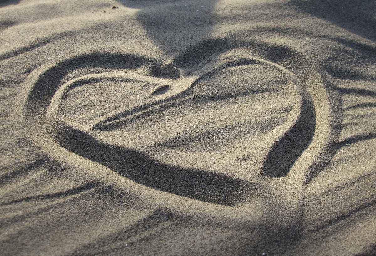 Herz im Sand