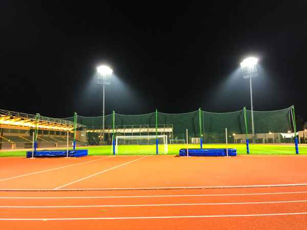 Sportarena mit Flutlicht