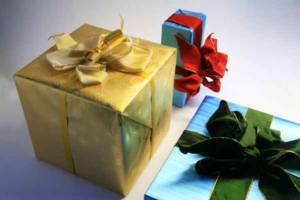 Drei Geschenkpäckchen