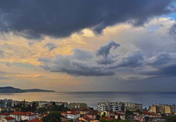 Das Gewitter zieht ab . . . . ,