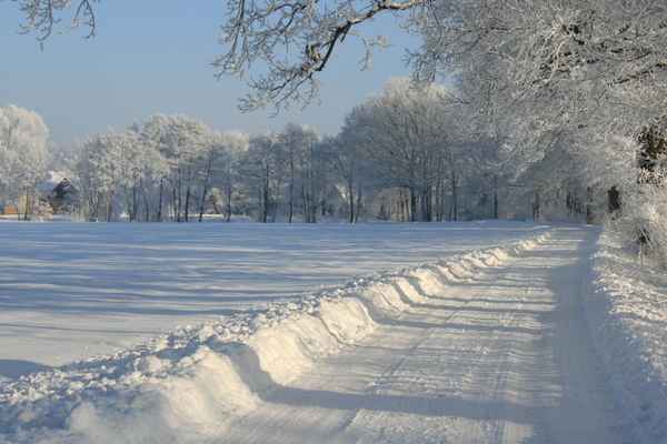 ...Feld und Wiesen sind verschneit,...