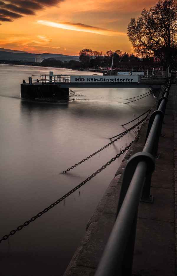 Schiffsanleger am Abend