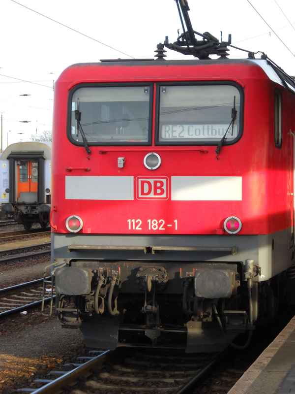112 182 vor  Regionalexpress in Cottbus