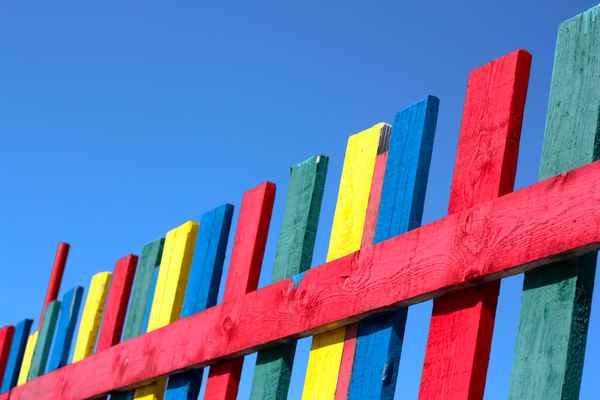 Farbenfrohe Latten