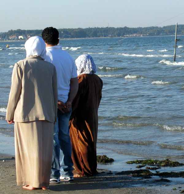 Touristen aus Saudi-Arabien geniessen das Wasser