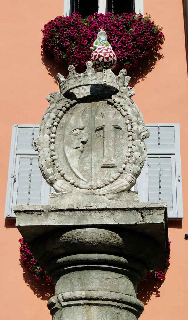 Halbmond + Kreuz friedlich vereint