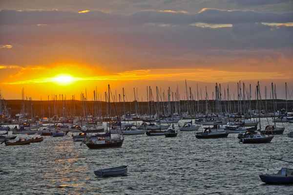 Sonnenuntergang am Yachthafen von Holyhead
