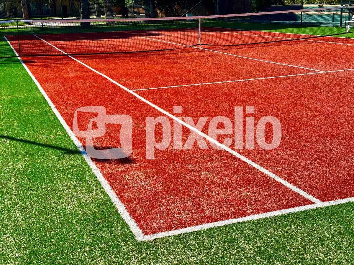 Tennisplatz mit Ganzjahresbelag