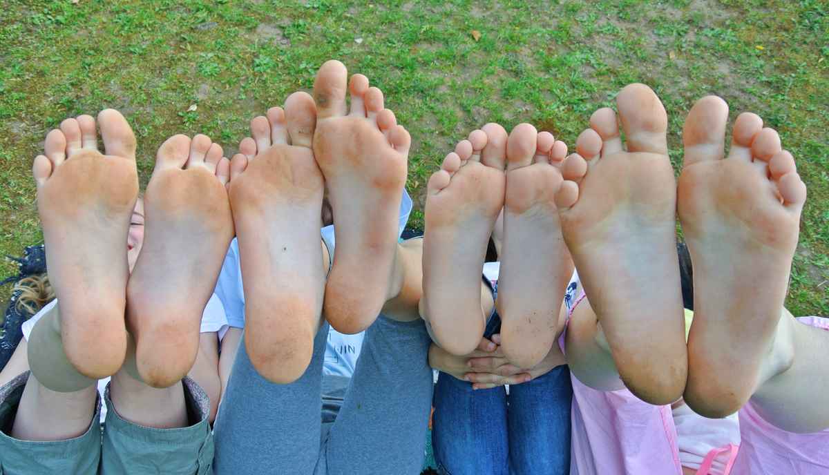 kinderfrühlingsfüße