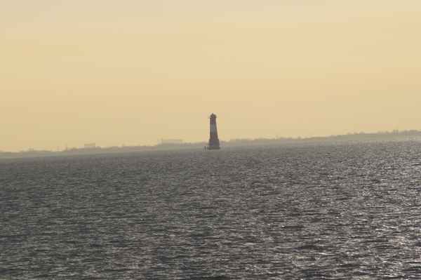 Einsam im Meer stehend - Leuchturm