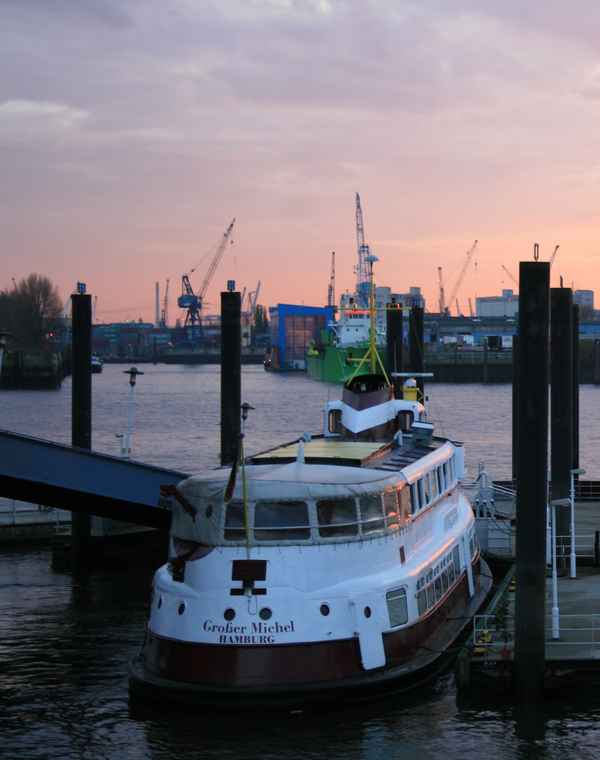Sonnenuntergang im Hamburger Hafen