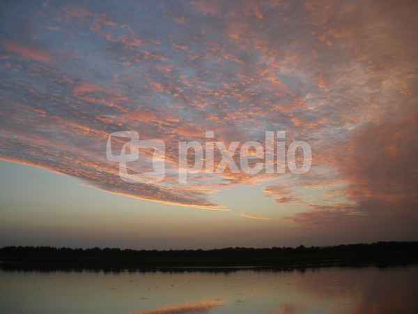 Herbsthimmel am Alfsee