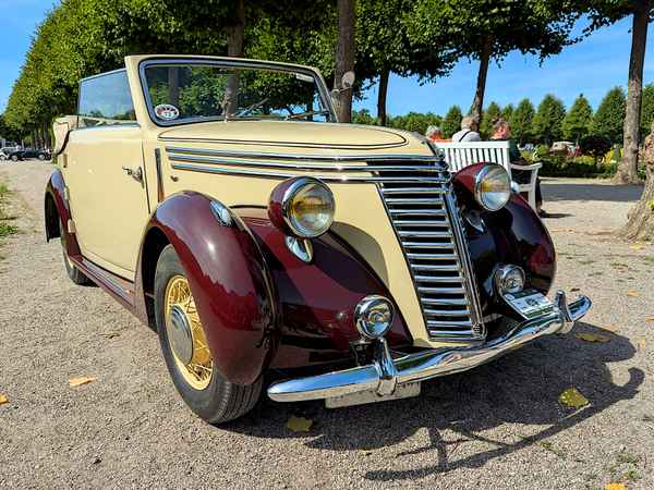 Fiat Cabrio Eleganz bei der Classic Gala 2025 in Schwetzingen