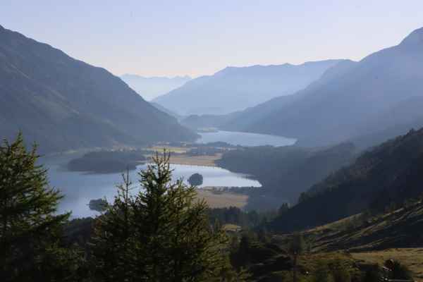 Blick vom Piz Aäla auf die Oberengadiner Seen