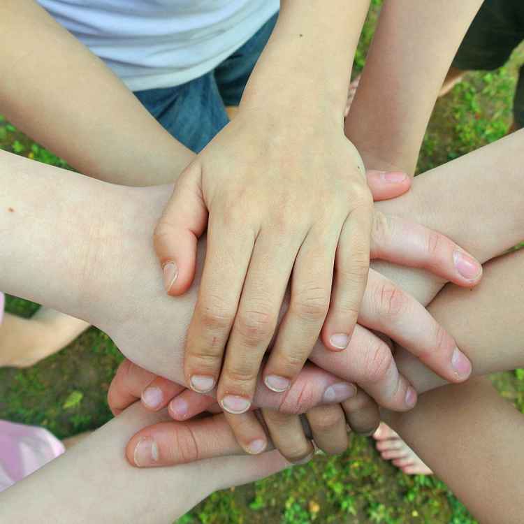 wir halten zusammen!