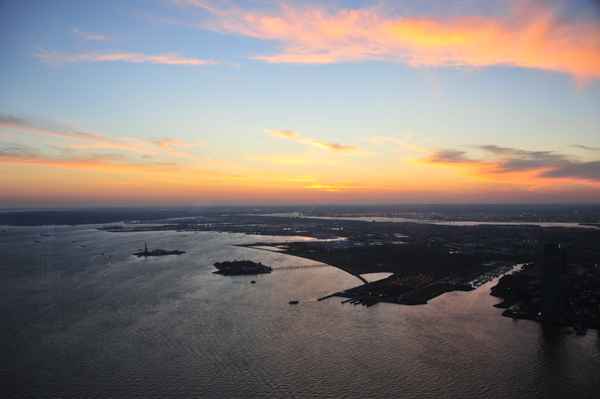 New York Ellis Island & Freiheitsstatue im Sonnenuntergang