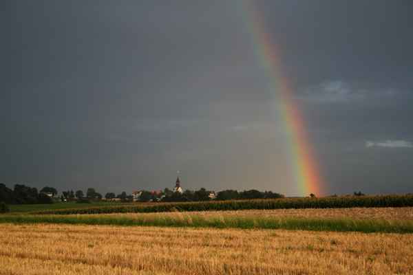 Schauer und Regenbogen über Stenn