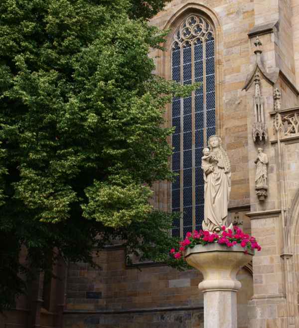 Maria Statue