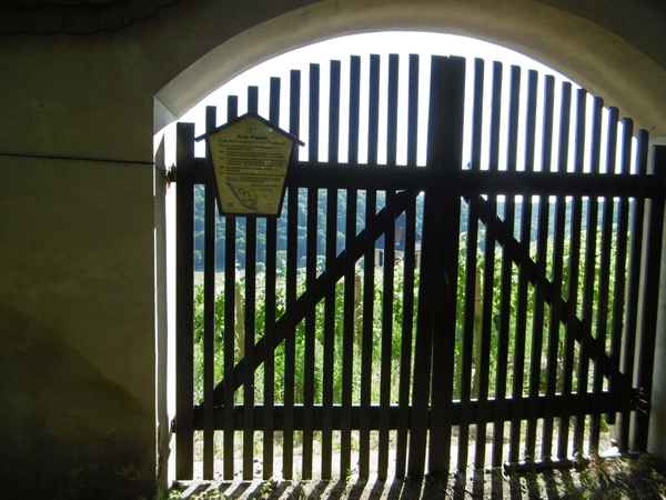 Eingang zum Weinberg