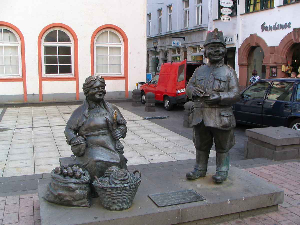Marktfrau und Schutzmann