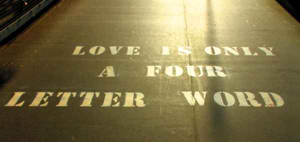 LIEBE IST........................