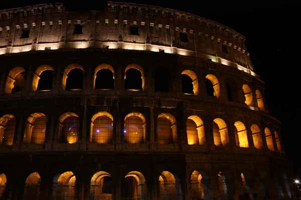 Colosseum bei Nacht