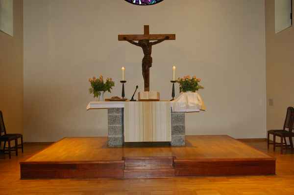 Altar der ev. Dorfkirche Berlin-Rudow