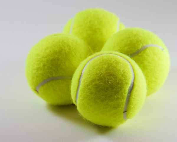 Vier Tennisbälle_1