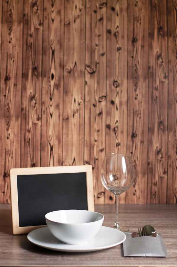 schale vor schiefertafel