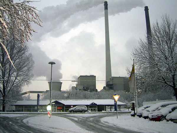Kraftwerk in Datteln, 2004; im Schnee