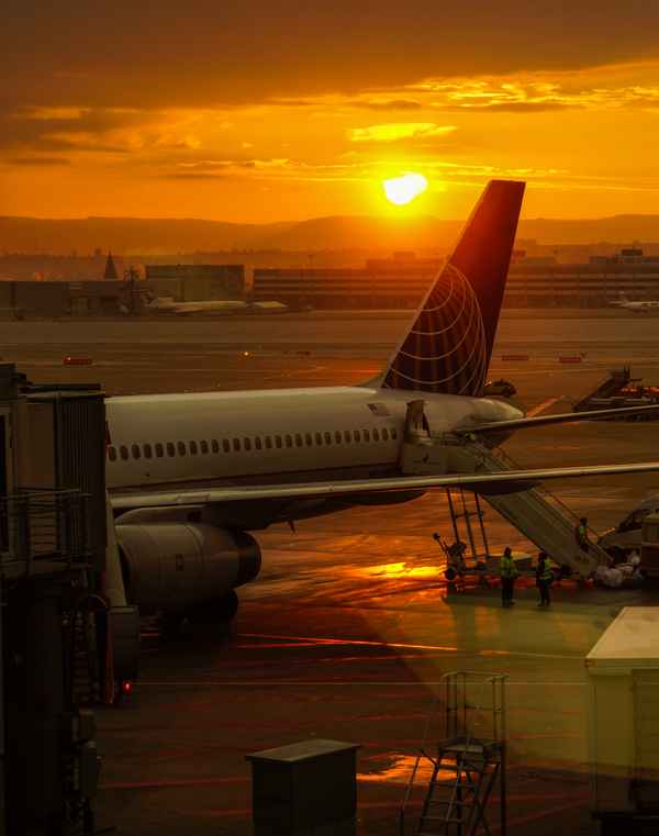 Flughafen-Stimmung mit Sonnenaufgang 2