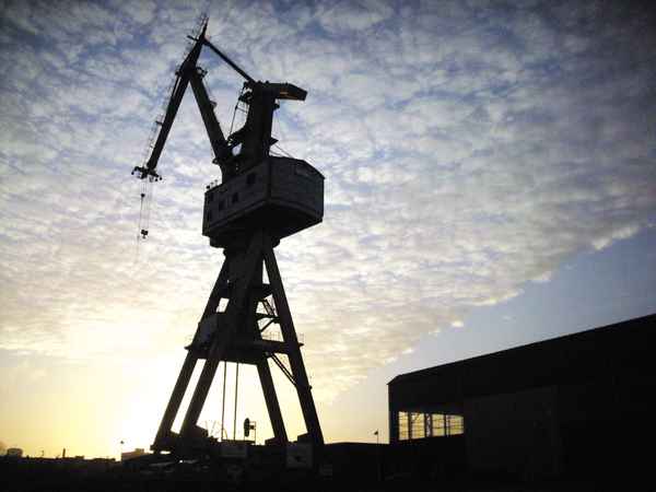 Sonnenaufgang mit Neptunwerft
