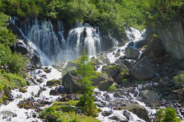 Wasser aus den Felsen