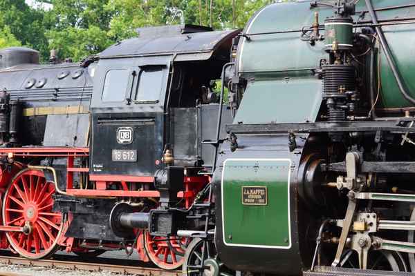 Hundertjährige Schwestern