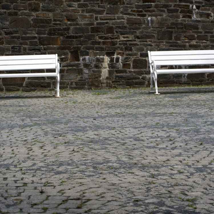 Leere Bänke