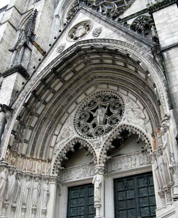 NY, Kirchenportal (Teilansicht)