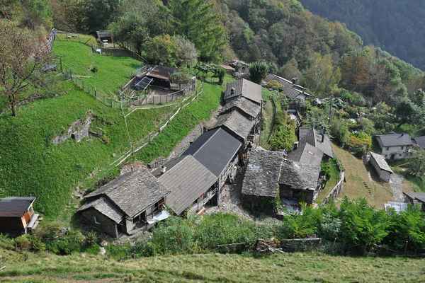Indemini: Wohnen im Steilhang