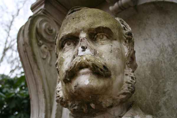 EIN VERDIENTER BÜRGER...