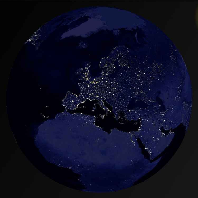 Die Erde bei Nacht + Sonne