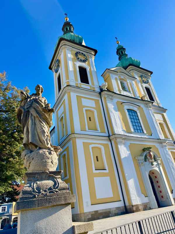 Donaueschingen St. Johann mit Skulptur