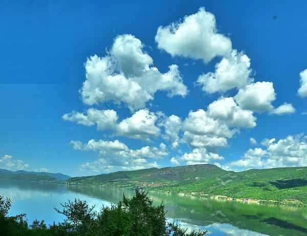 Wolken &uuml;ber der  Donau