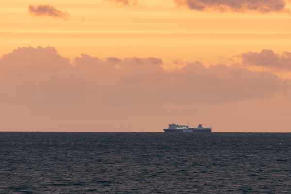 Schiff am Horizont