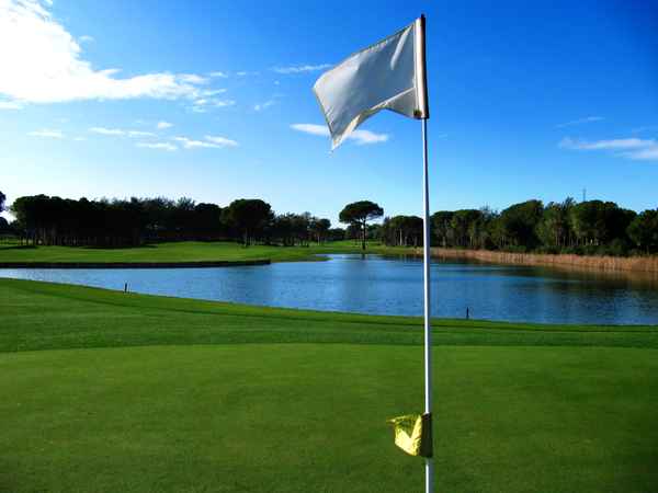 Golfen in Belek, Montgomerie-Course, Bahn 4
