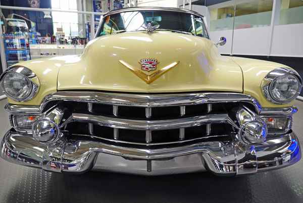 Cadillac - direkt von vorn