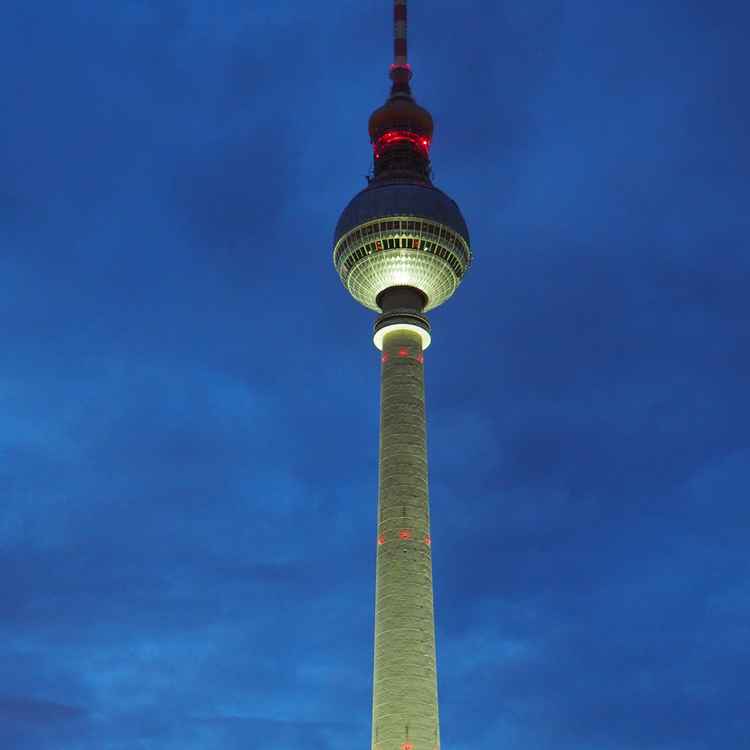 Fernehtumr bei Nacht