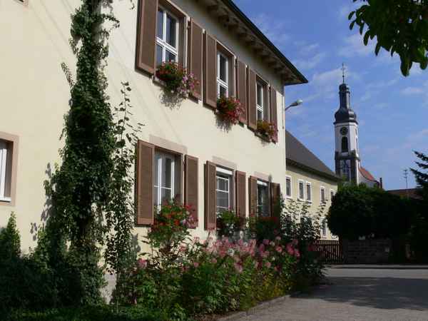 Dorf mit Kirche