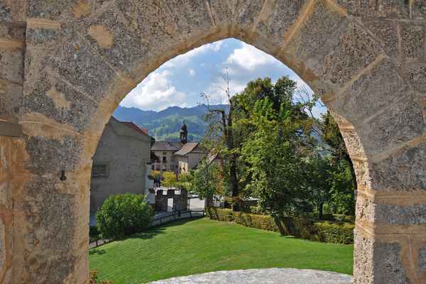 Durchblick zum Dorfkern