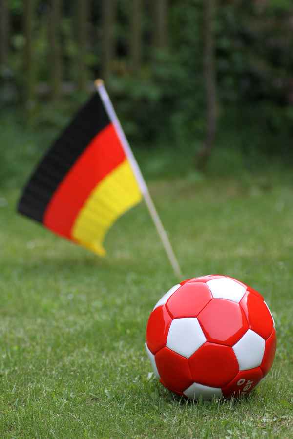 Roter Fussball